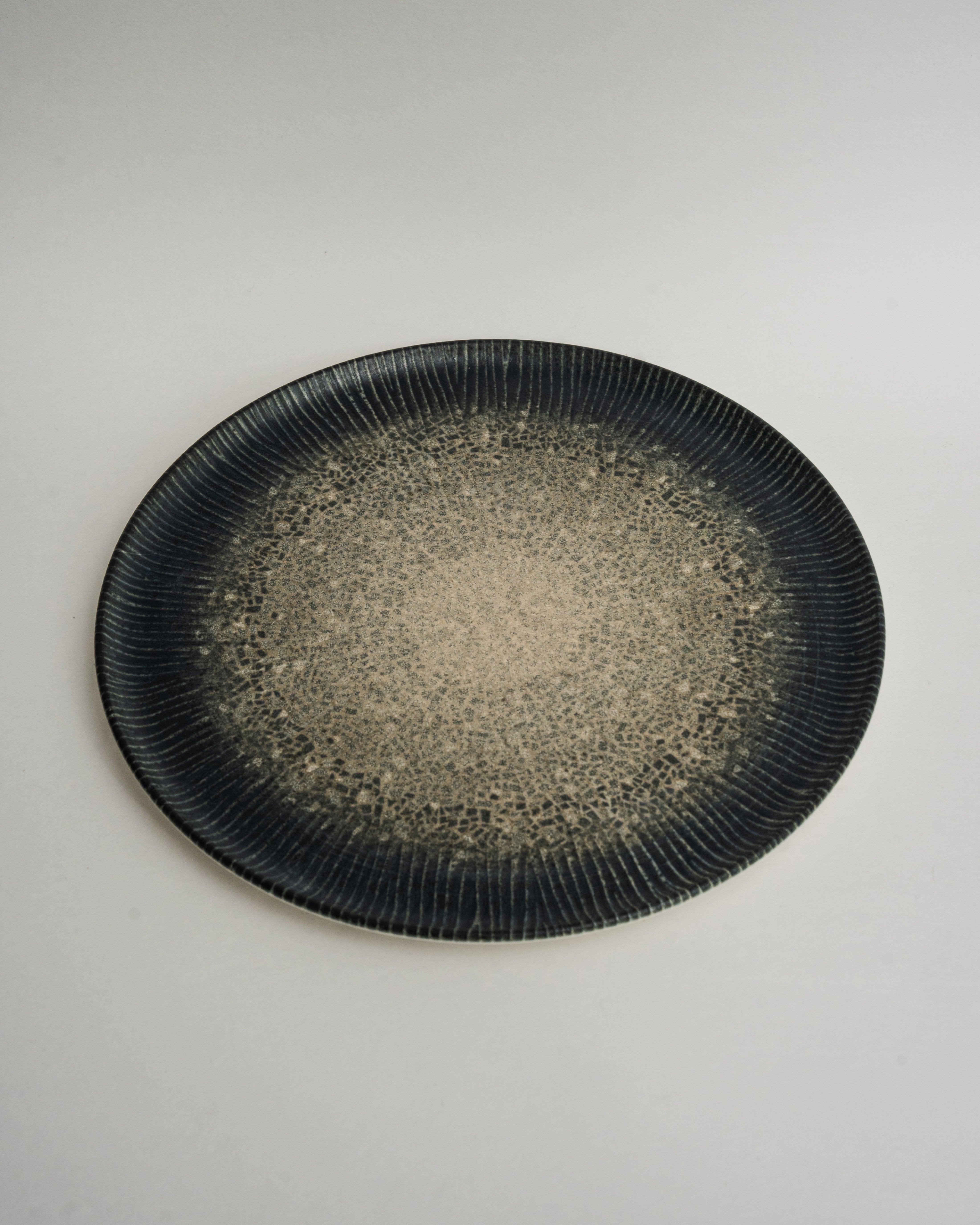 Arctic porcelain pizza plate, black to white gradient glaze, 12.6 inch