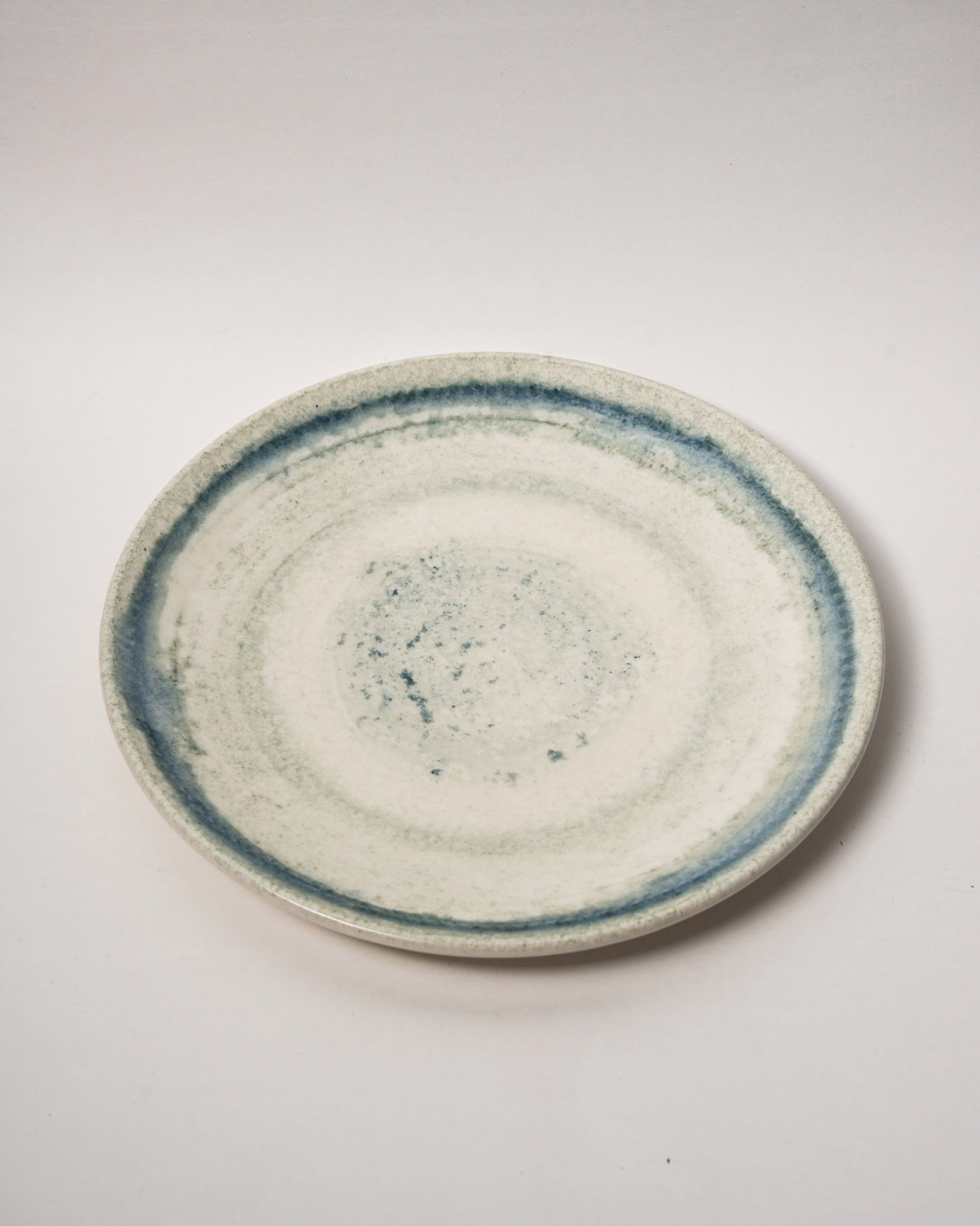 Atlantis porcelain dinner plate with blue rim, 11.8 inch