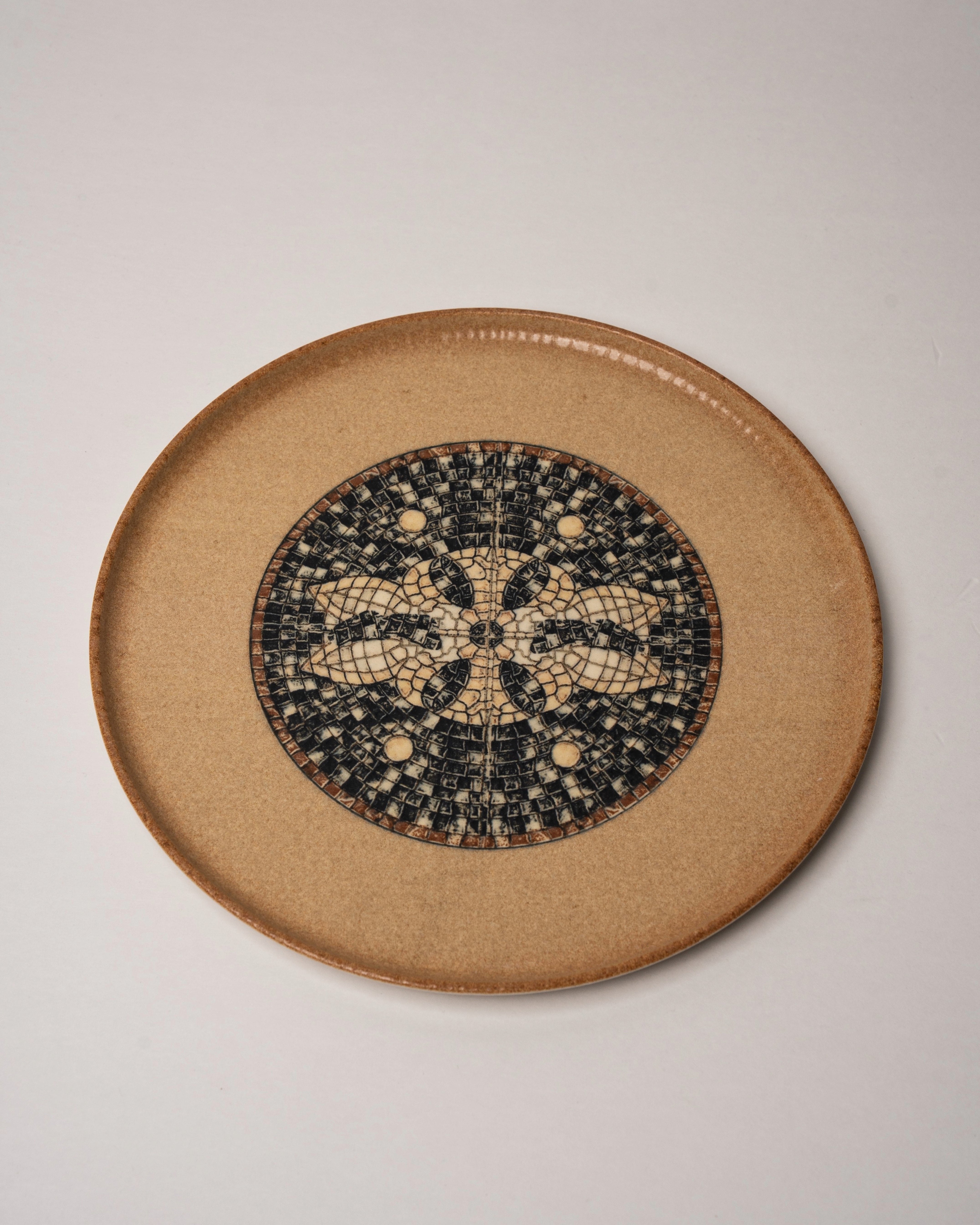 Bee Mosaïque Beige porcelain dinner plate, navy and gold mosaic pattern, 11 inch