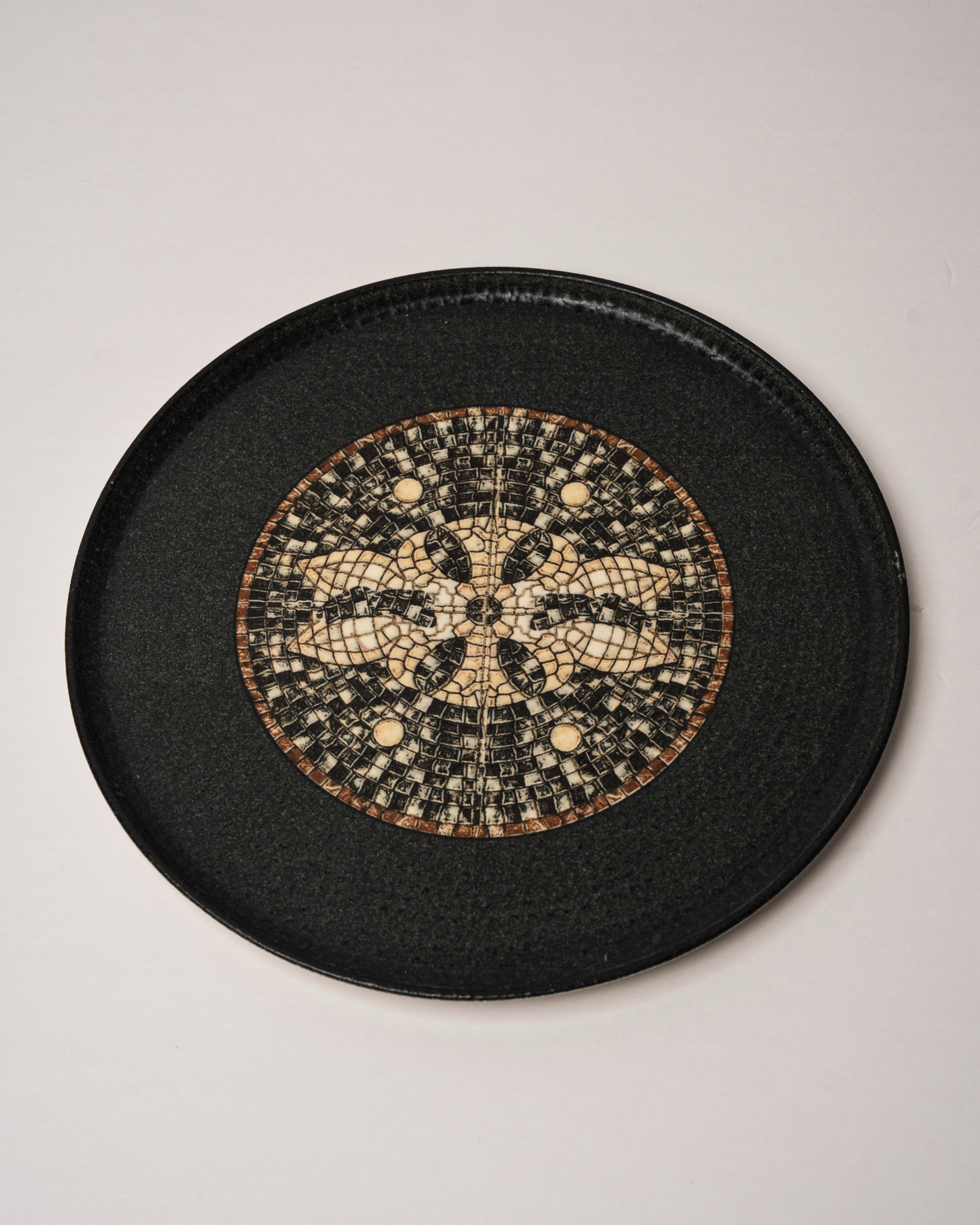 Bee Mosaïque Black porcelain dinner plate, gold mosaic pattern, 11 inch