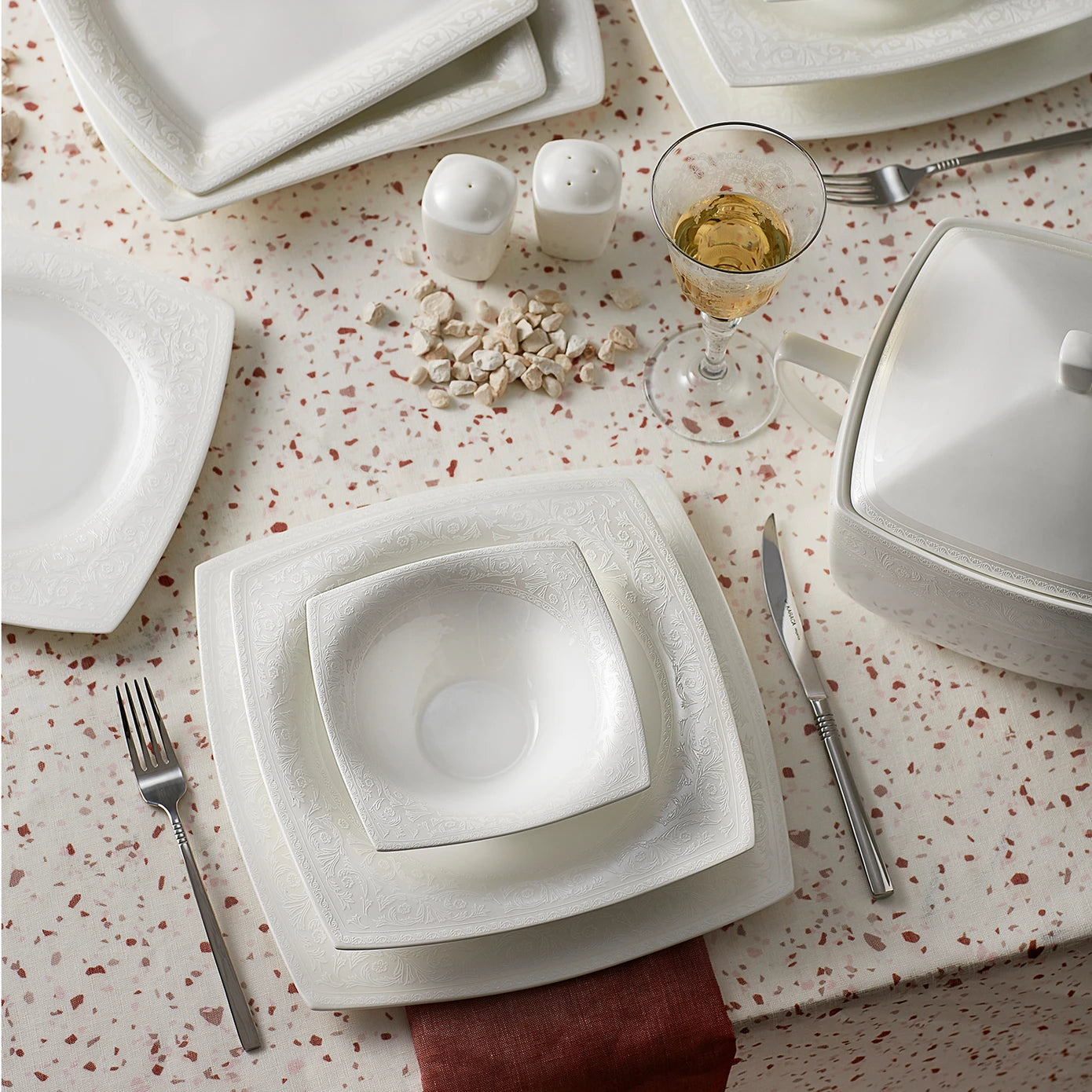 Restaurant and Home Plate Sets - Dinnerware