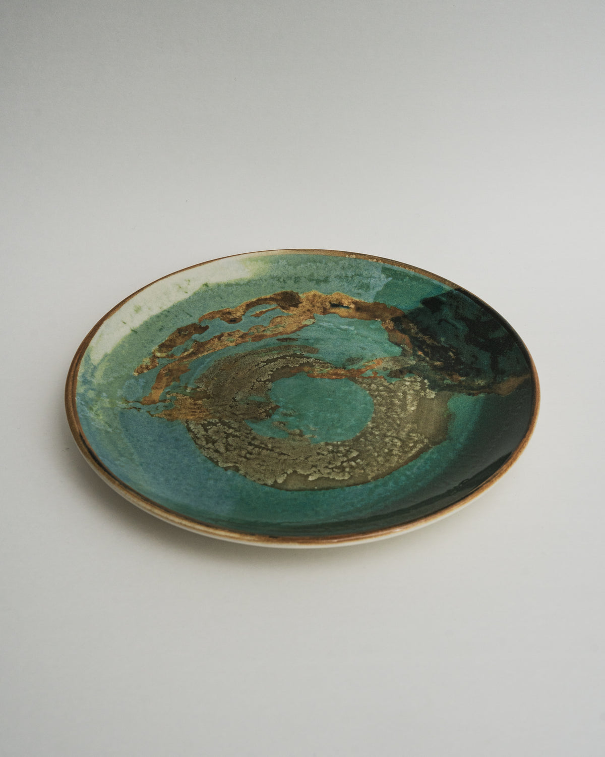 Side view of Pelagos porcelain dinner plate showing depth and rim