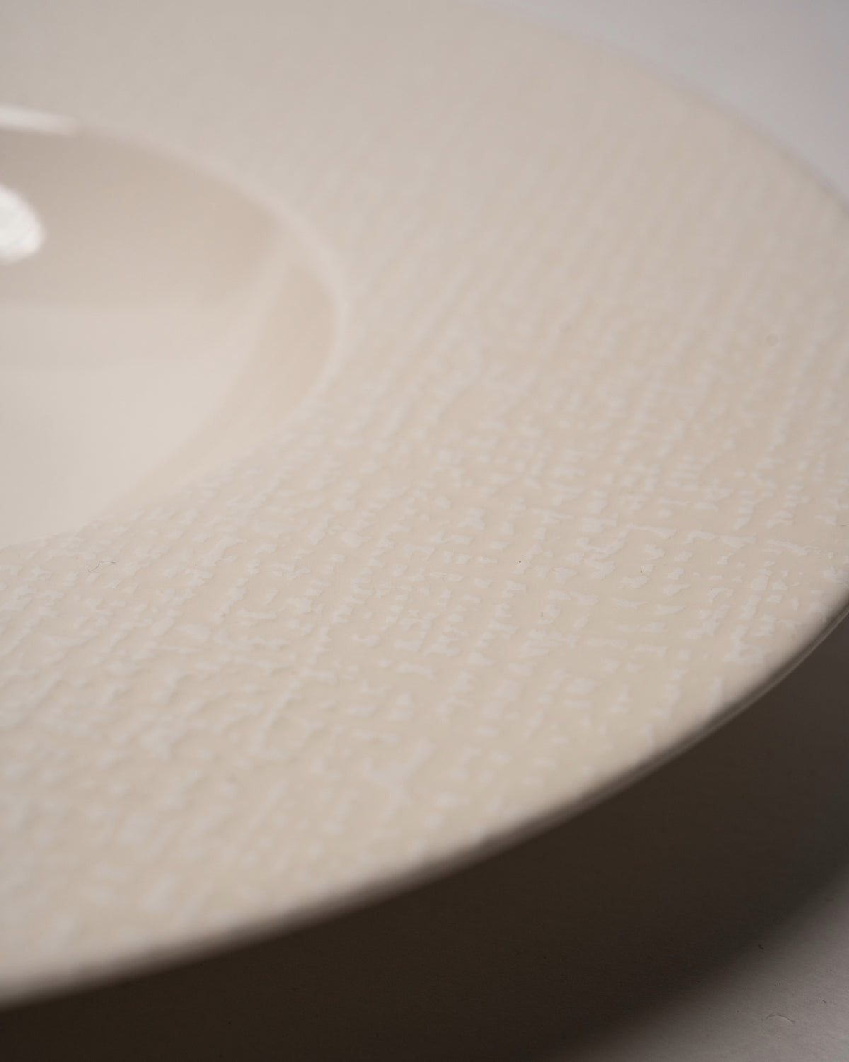 Side profile of Serene porcelain banquet plate, matte white finish